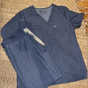 Figs scrub set blue top M bottom S tall